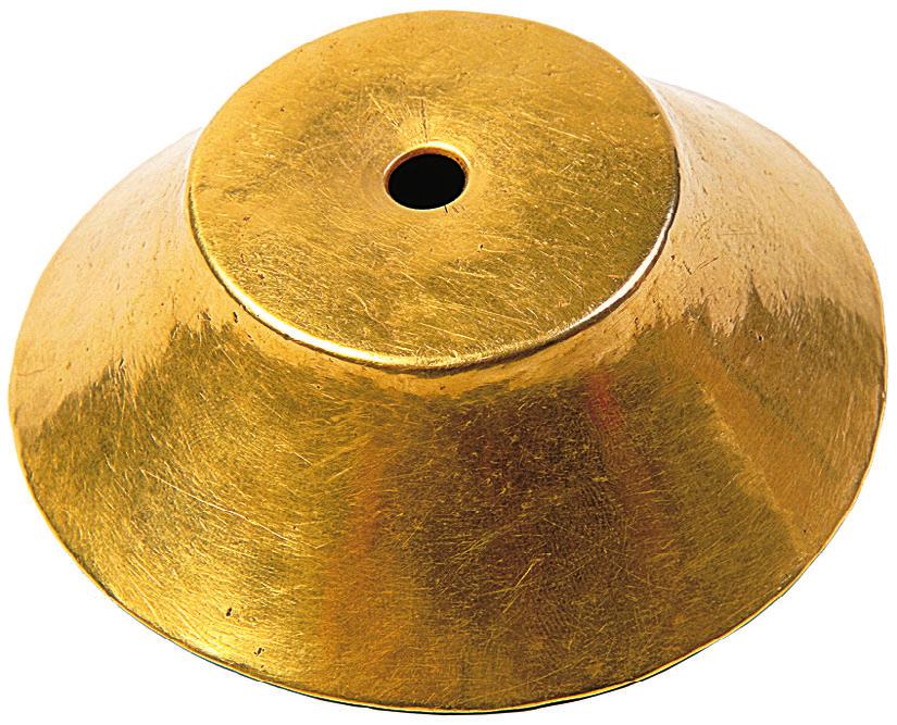 The surface of the buckle is covered with gold foil, decorated with a stamped multifigural composition in the Animal Style. A belt hook was found by the left hip bone, below the neck of the femur.