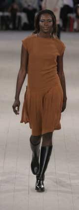 MICHAEL NG/LNZFW Post modern Alice Goulter reviews the Zambesi autumn winter 2004 collection and believes that Elisabeth and Neville Findlay have earned the accolade of being modern Kiwi fashion s