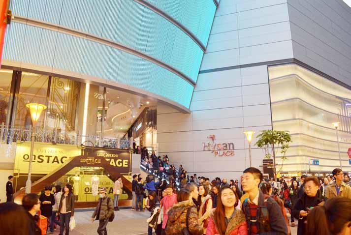 Hong Kong Barometer Report Changing preferences of mainland Chinese tourists This surge of competition and rental rents was largely driven by the influxes of mainland Chinese tourists.