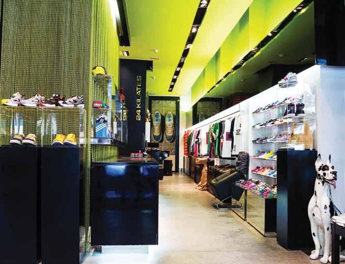 Inside the 24 Kilates store in Barcelona 7 two brands made a new version of the famous sneaker, which was updated with contrasting materials and colors, such as royal blue nubuck and green nylon