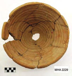 13), the average flowerpot in the Jaffa assemblage is bell-shaped, is pierced at the bottom with a flat base, and has a beveled rim (figs. 14a c).