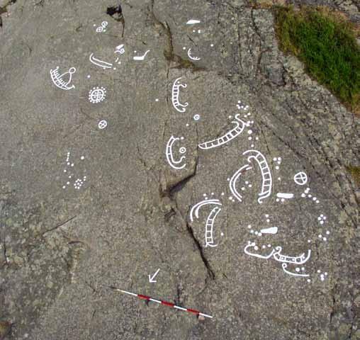 Photo 2. Rock art at Madsebakke. Photo: Kaul / Milstreu. Near the rock surface several cooking pits with articulated animal bones were found.