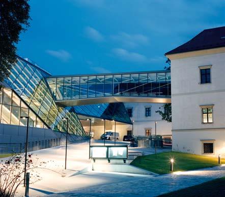 The province s Cultural Centre Ursulinenhof now features the art collection and Upper Austria s Landesbibliothek off Schillerpark shines in new splendour.