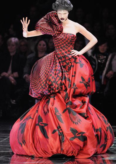 The Fashion World is Mourning the Loss of Designer Alexander McQueen Maddie Thompson On Thursday, February 11th, news broke that fashion designer and extravagant visionary Alexander McQueen took his