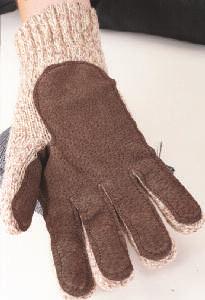 This glove has 80 grams of 3M Thinsulate insulation and a soft micro fleece lining. The sturdy outer shell is laminated with a wind block and water resistant barrier keeping you warm and dry.