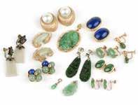 AS- 232 A group of unmounted gems One lapis bi, three cut-cornered rectangular amethysts, one round and one rectangular peridot, one circular-cut yellow tourmaline and one oval sapphire weighing