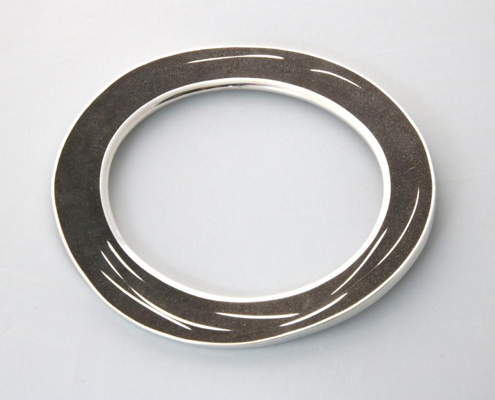 Annette Van Leeuwen Toronto, ON Slice Bracelet Sterling silver, steel reinforced epoxy To be a creative artist, is to innovate. In my practice I am constantly searching for new ways to create work.