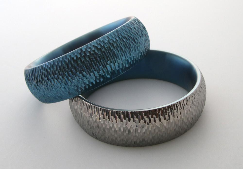 Shao-Pin Chu Toronto, ON Blue Ice Variations (Bangles) BEST IN TECHNICAL ACHIEVEMENT Titanium 62mm ID, 76mm OD, 21mm W Titanium has been introduced in the art metal and jewellery designs in the
