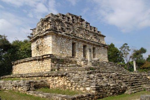 Yaxchilan (Structure 40) Built by Bird Jaguar IV Stucco roof comb that is prominent in mayan