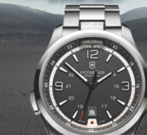 the incorporation of advanced lighting features into the classic codes of a SwiSS watch makes from the night ViSion a multi-functional and unique instrument of extreme