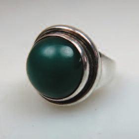 9 grams bezel set with a round chrysoprase cabochon; #46F,