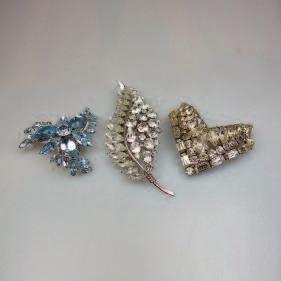 brooch and 2 pairs of earrings set with clear, smokey and opalescent rhinestones length 14
