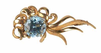 Lot 352 9ct gold brooch set with aquamarine, total 13