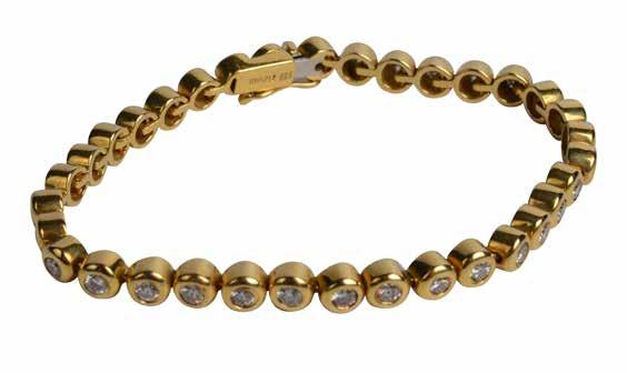 Lot 371 14ct gold Gucci faceted link