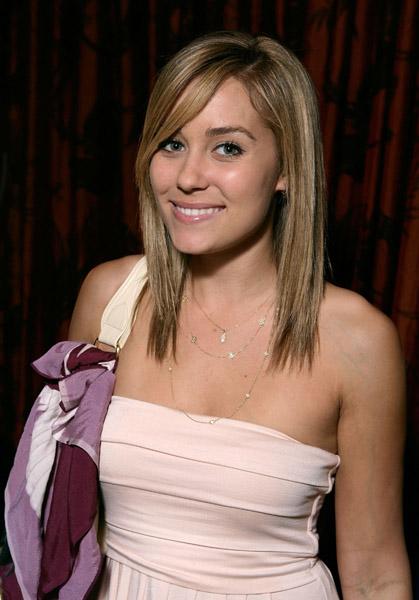 Yes, LC does have extensions- they look very natural.
