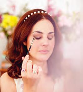 With a and evens the skin tone, eyeshadow to create medium brush, apply the lighter improves the