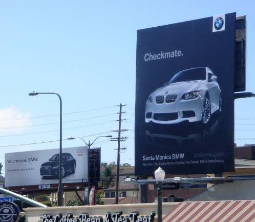 Ďalším príkladom provokácií medzi uvedenými automobilkami môže byť vyjadrenie na nasledujúcich billboardoch, kde Audi vyzýva: Si na ťahu, BMW.