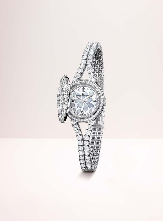 RENDEZ-VOUS Rendez-Vous Secret Diamonds in all their majesty Sparkling like the crystals that make a snowflake, a circle of brilliant, baguette, and marquise-cut diamonds give their exquisite beauty