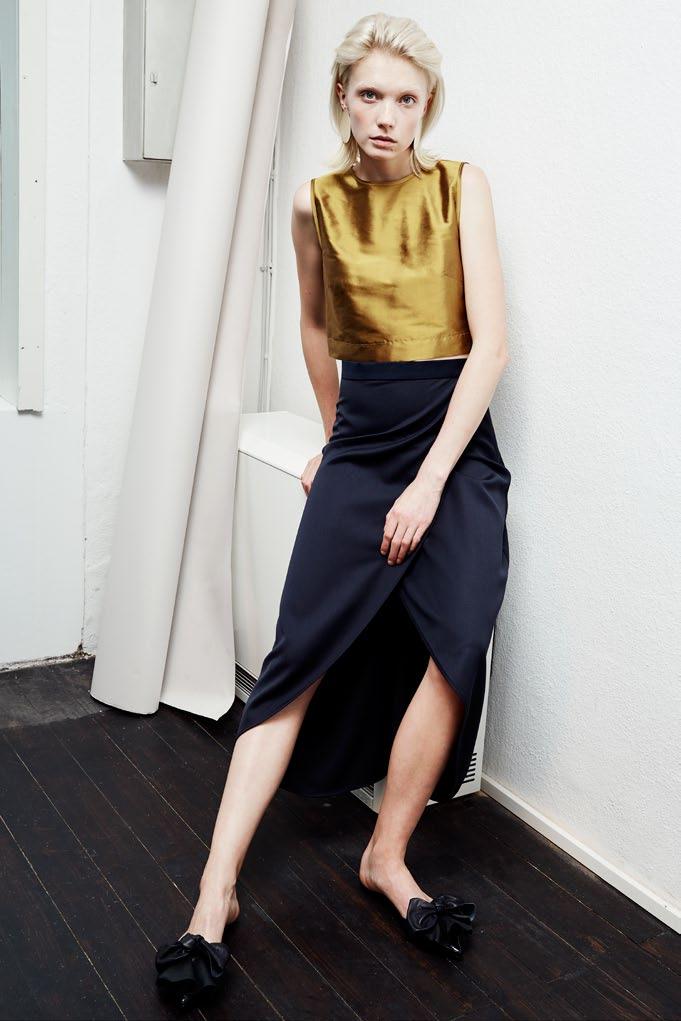 TOP LILY & SKIRT KLARA CROPPED SILK TOP WITH A BACK HOOK FASTENING 100% SILK 180,00