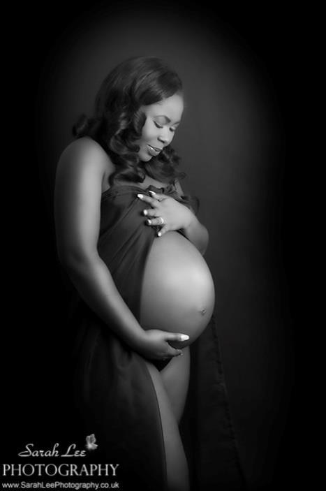 Clothing Tips for Pregnancy Photoshoots What you wear for your photoshoot is completely up to you and depends on the style and type of photos that we ve decided on.