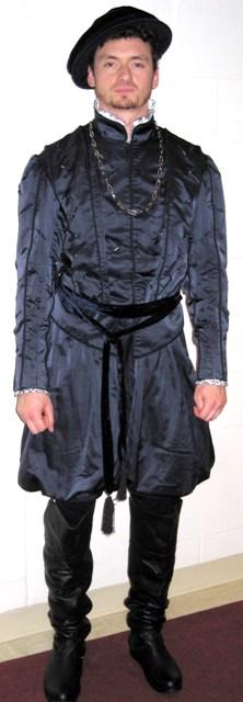 motif Black boots Male Chorus #5 as LORD of the COURT White t-shirt Navy silk doublet w/black-embroidered white neck and cuff ruffles