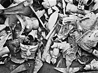 The finds in Pit 2 (right) were in three distinct layers: on top were some sixty elephant tusks, next came large bronze objects (including Bronze standing figure and Bronze human head with gold