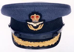 GROUP CAPTAIN Group Captain (male) No 1 SD Hat Females have same insignia