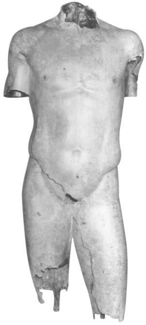 profile [FIGURE 64]. This "Archaic" rendering contrasts sharply with another statue illustrated on the same cup.