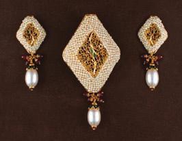 contemporary handcrafted diamond jewellery at Signature