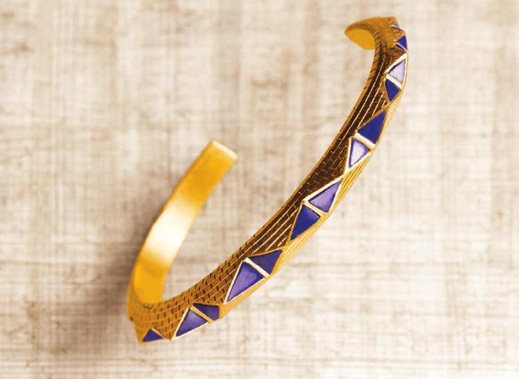 This delicately crafted gold bangle is lined with turquoise