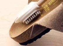 With the Birkenstock care brush you can care for your sandals and clogs and clean them superbly.