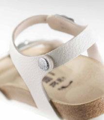 01 standard the original 1 1 We have adjusted the cut of the heel strap to the shape of the