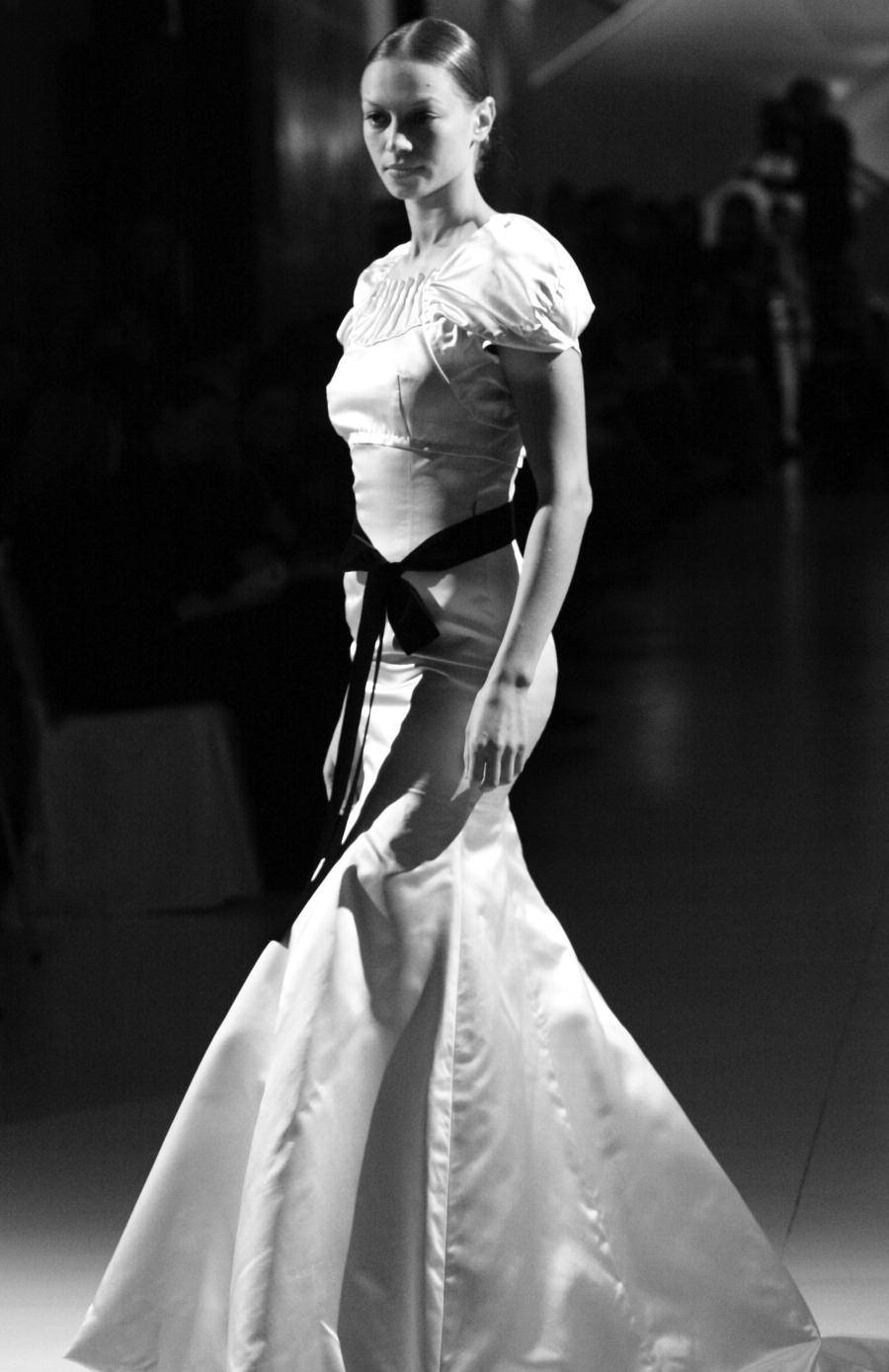 A bridal outfit from the Vera Wang 2006 Collection.
