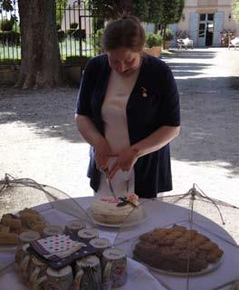 While some people had brought their own materials, there was a good selection of straw, sinamay and felt available to purchase at the Chateau.