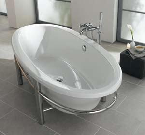Dream white bathtub with chrome