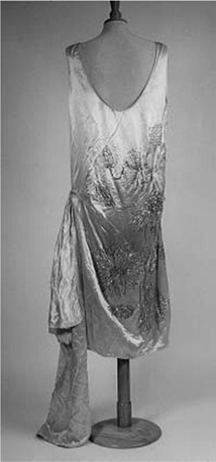 Figure 4.2 Andrade (2004) Fig. 1 & Fig. 2: Original caption: Front and back of the dress. Courtesy of Hampshire County Council Museums and Archives Service (hereafter HCCMAS) C 1976.31.415.