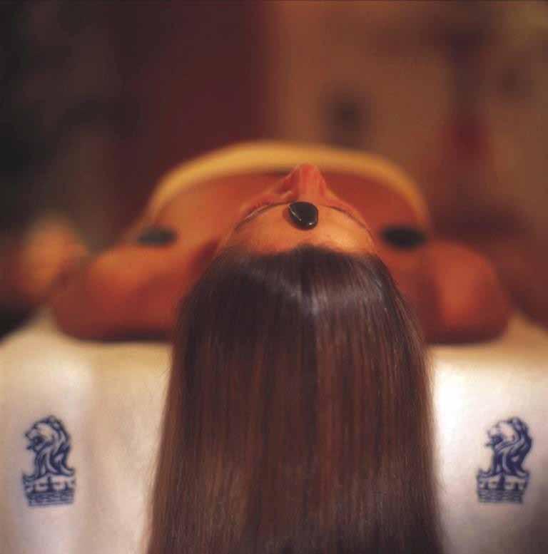8 9 OUR SIGNATURE RITUALS AT THE RITZ-CARLTON SPA, DUBAI For the ideal combination of treatments that will ensure long-lasting relaxation and rejuvenation, select from one of our transcendent