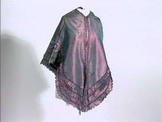 Saloppe was usually black, made of light fabrics such as silk or