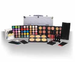 Deluxe Hollywood Ultimate Traveling Designed for light to dark skin tones.