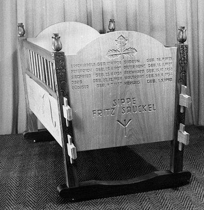 Fig. 5 Anonymous, A Baby s Cot, oak, Produced by inmate carpenters