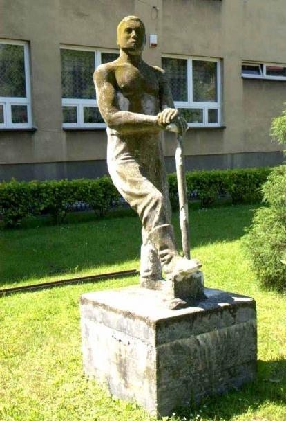 Fig 34 Jacques Markiel, Jawiszowice Statue, Concrete, 2.