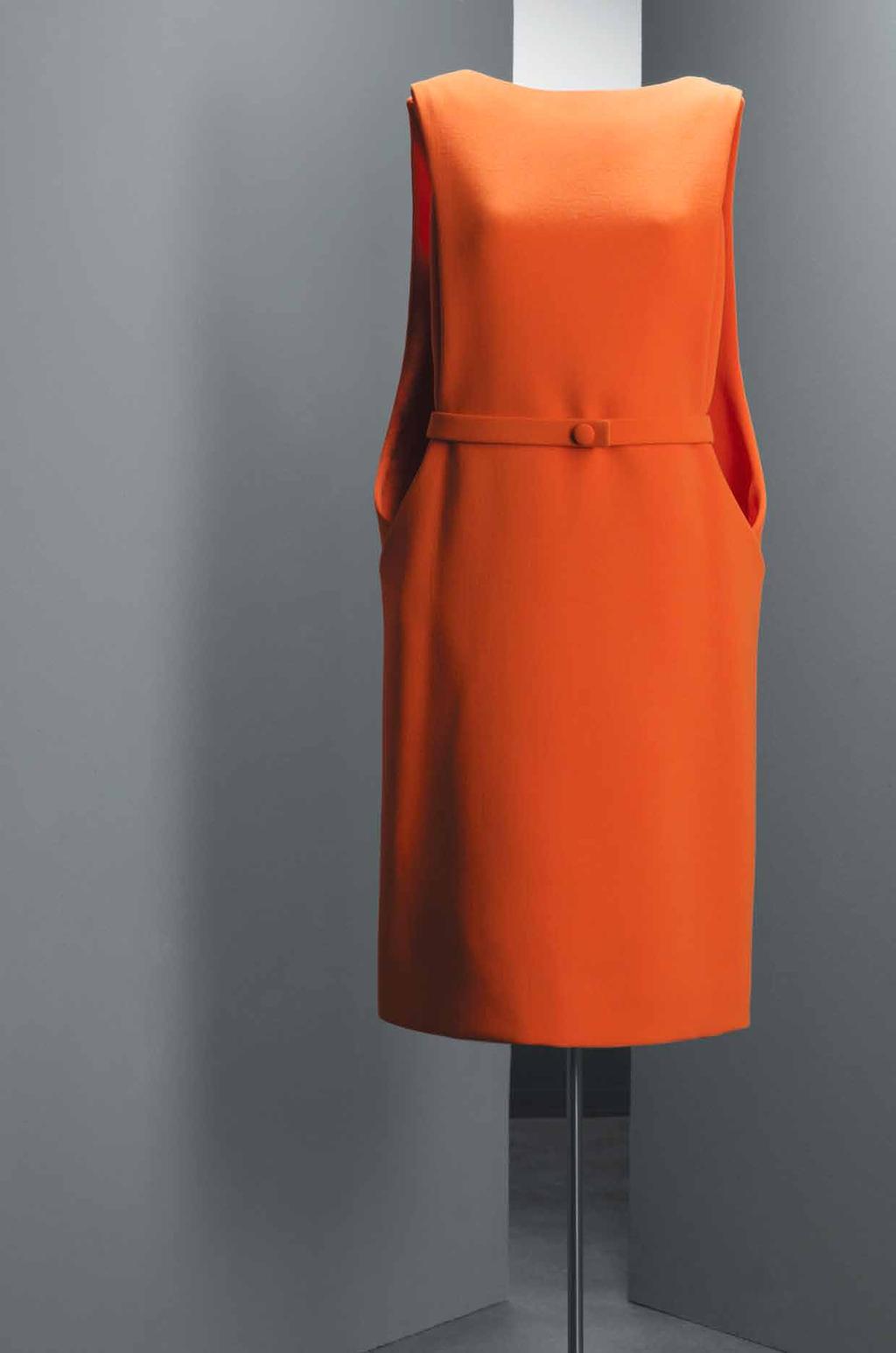 the collector The mastery and command of the materials underlined in the complex simplicity of this dress in orange wool crepe emphasize the Balenciaga touch.