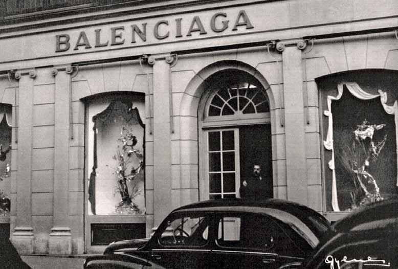 Balenciaga y Cía and maintaining the same business address.