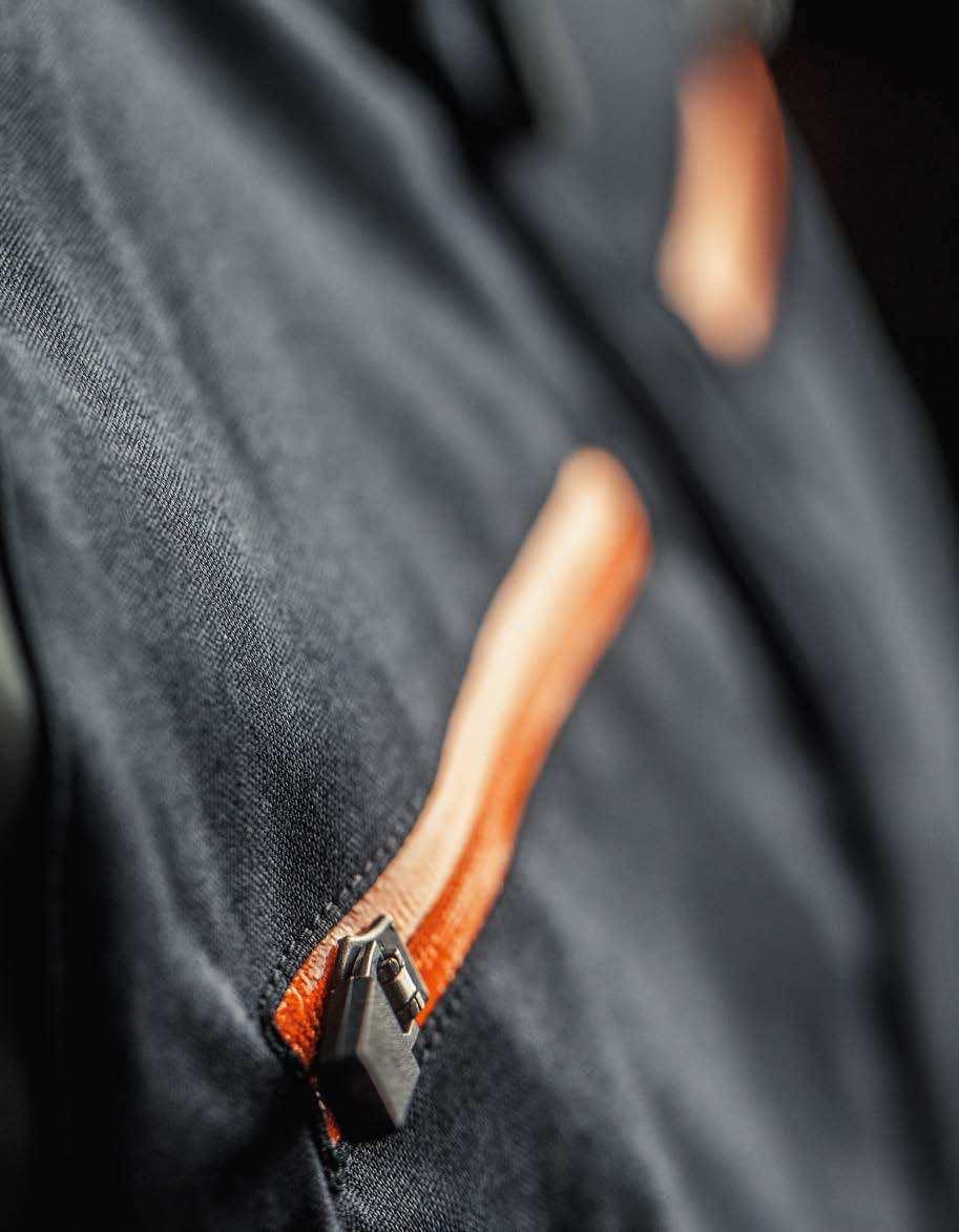 STREET EVO JACKET Sporty all-purpose jacket» Accordion flex zones front and back for maximum freedom of movement and ride comfort» Breathable, wind and waterproof thanks to integrated Z-liner» Fully