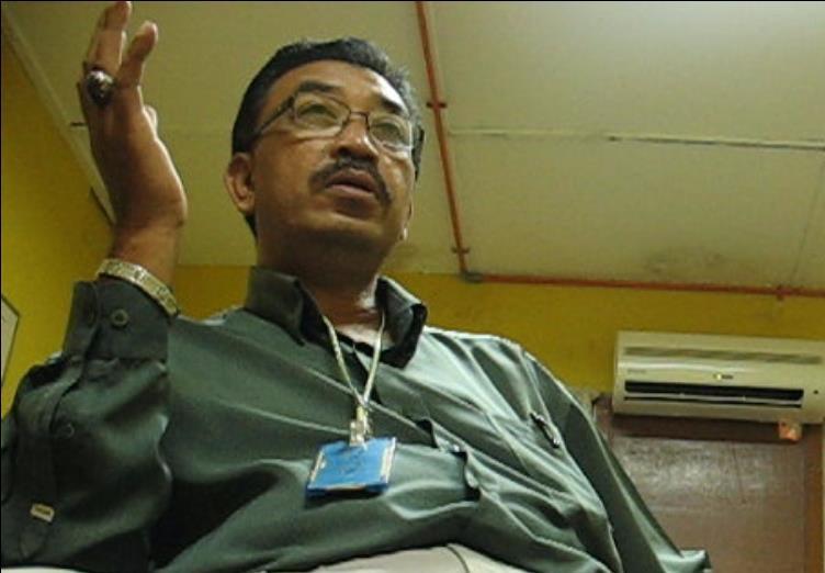 DATA COLLECTION AT KELANTAN ON JUNE 2009 RESPONDENT FOR THE INTERVIEW ARRANGED AT KELANTAN Plate 140: Mr Mohd Nor Jaafar Mr Mohd Nor Jaafar, the Manager of Kelantan