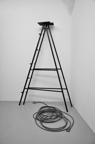 Underway, figure n 2, 2012 Steel, painting, cable, 120 x 200 cm Production In