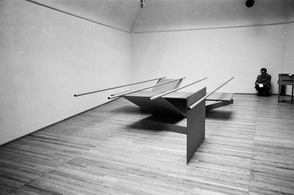 1967 (the sculpture s irst ever exhibition) Digital image courtesy of John Kasmin / Barford