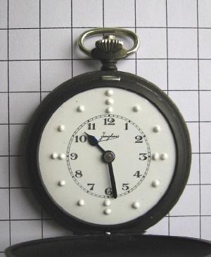 - 5 - Example 3: One of the last sold blind man's pocket watches Dimensions: Manufacturer:...Gebr. Junghans Uhrenfabrik, Schramberg (Germany) Watch diameter: 51 mm Thickness:...12.8 mm Weight:.