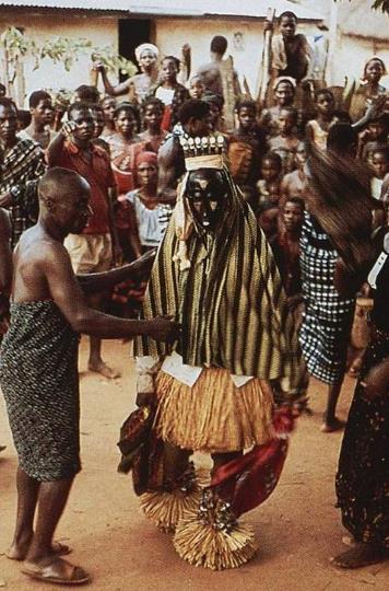 Mblo performances involve a succession of dances which escalate in complexity and importance. These culminate in a tribute to a distinguished community member.