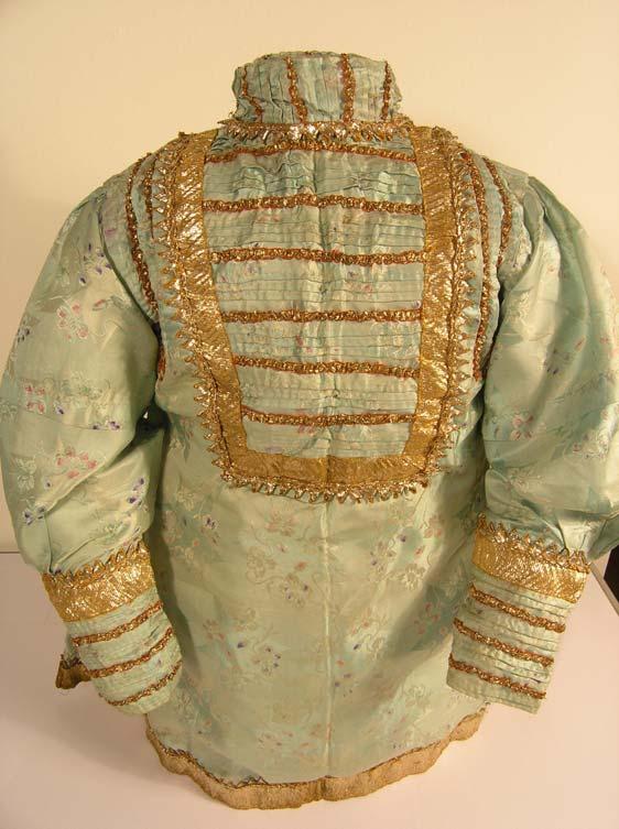 Silk embroidered kameez India/Pakistan Traditionally worn with trousers known as salwar, this kameez formed part of an outfit known as a salwar-kameez.